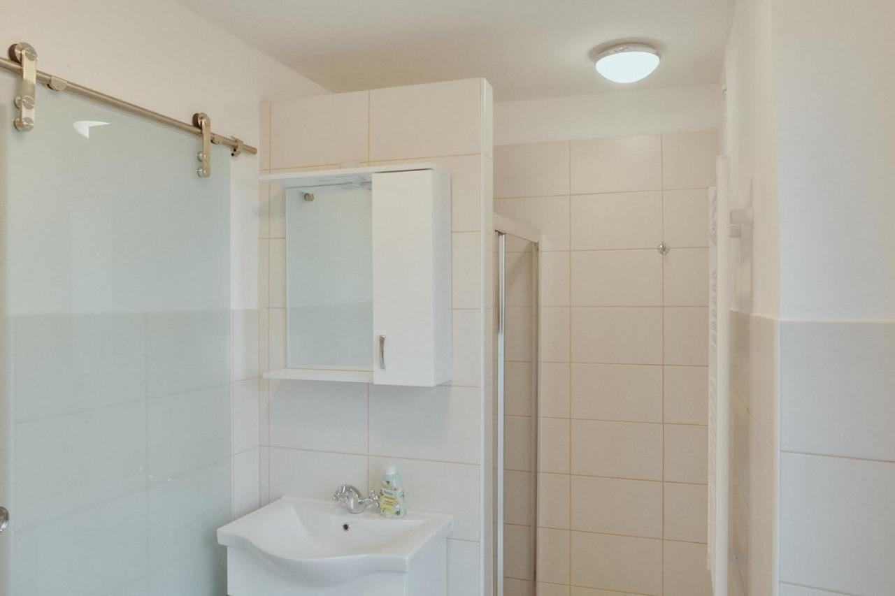 Apartments Pr' Stormanu Kanal المظهر الخارجي الصورة